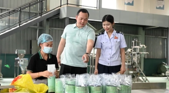 南宁市第十五届人大代表 横州市茉莉花茶协会会长 罗玉振.png